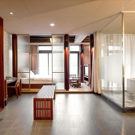 Tian Xia Ju Motel Yilan Exterior foto