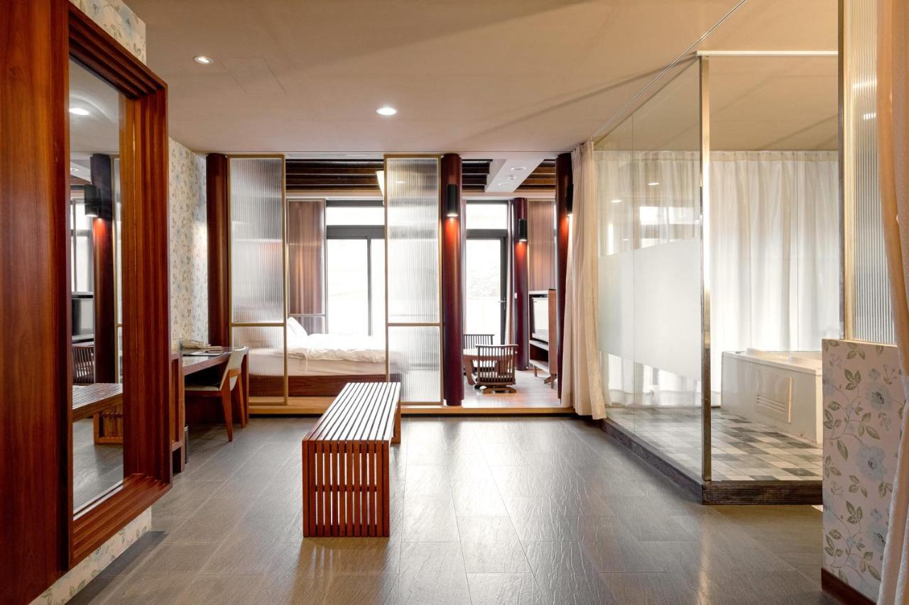 Tian Xia Ju Motel Yilan Exterior foto