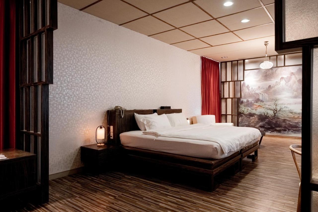 Tian Xia Ju Motel Yilan Exterior foto