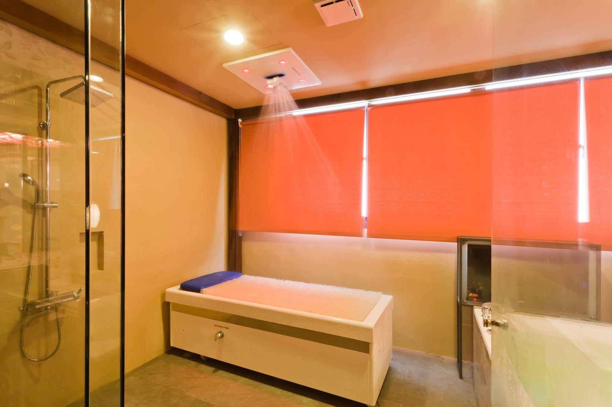Tian Xia Ju Motel Yilan Exterior foto