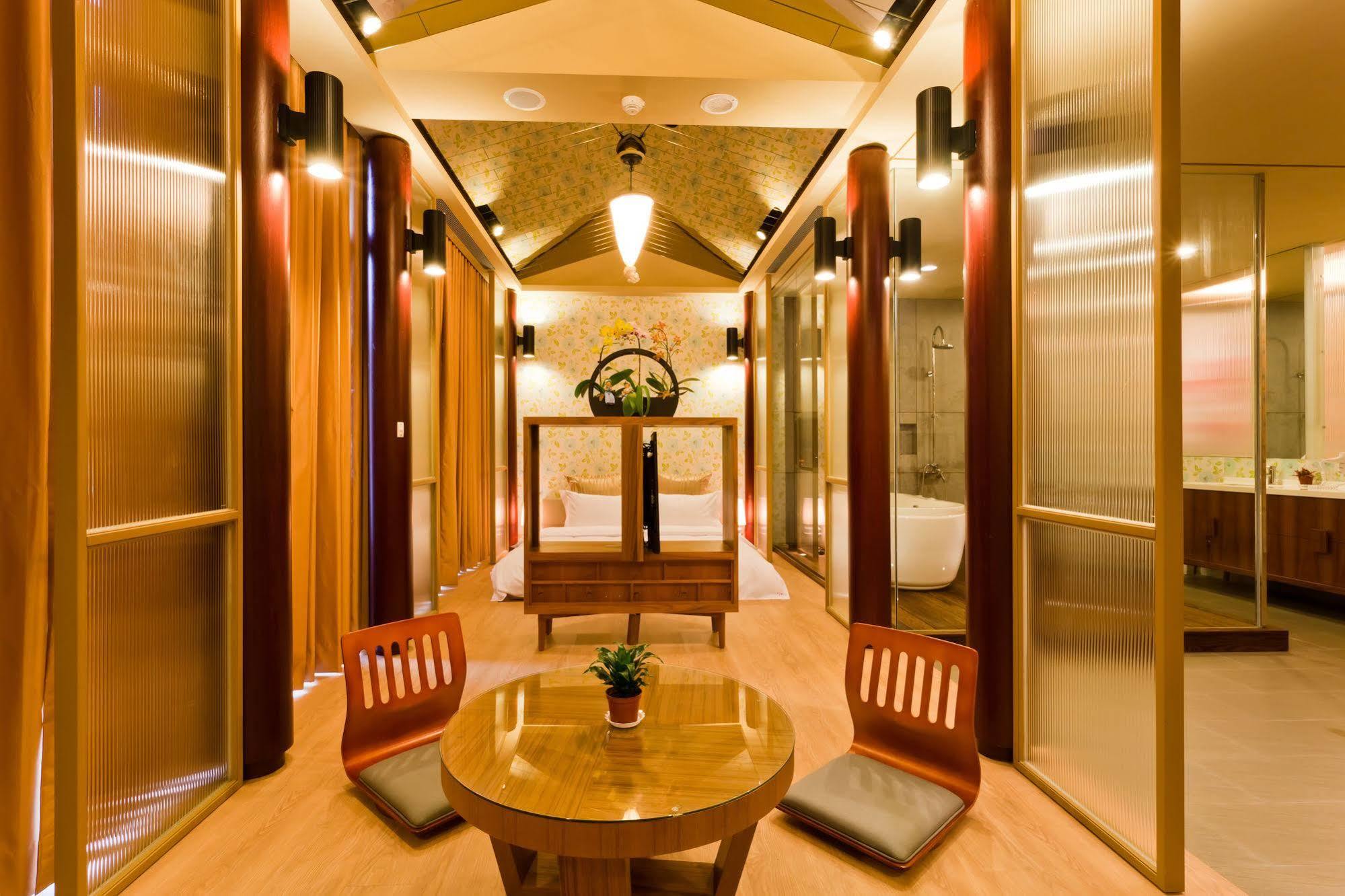 Tian Xia Ju Motel Yilan Exterior foto